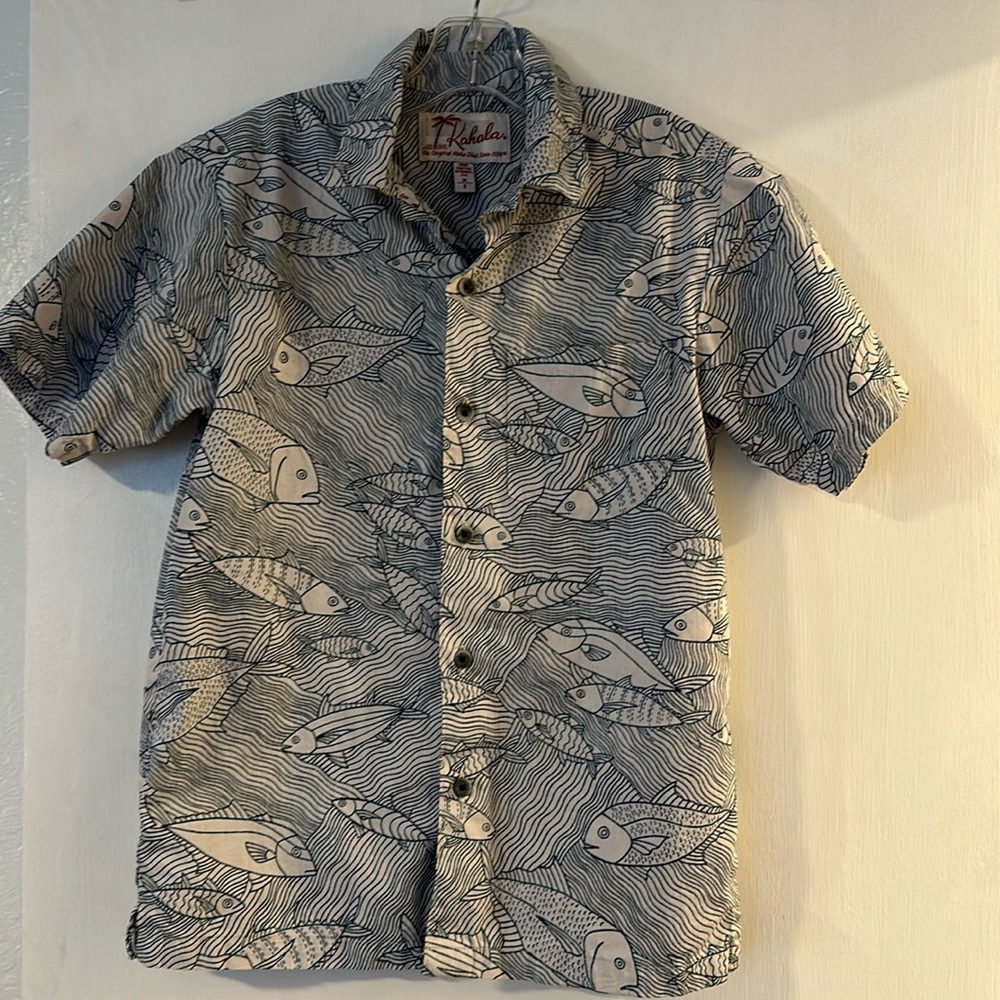 Boys Size medium (8) Kahala Hawaiian shirt